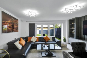 3 Bedroom and 2 Bathroom House with Balcony & Parking